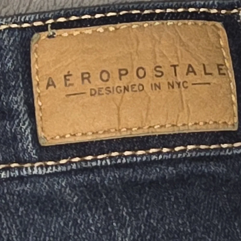 AEROPOSTALE Midi Cuffed Distressed Jean Shorts Size 4‎ Blue Denim Dark Wash